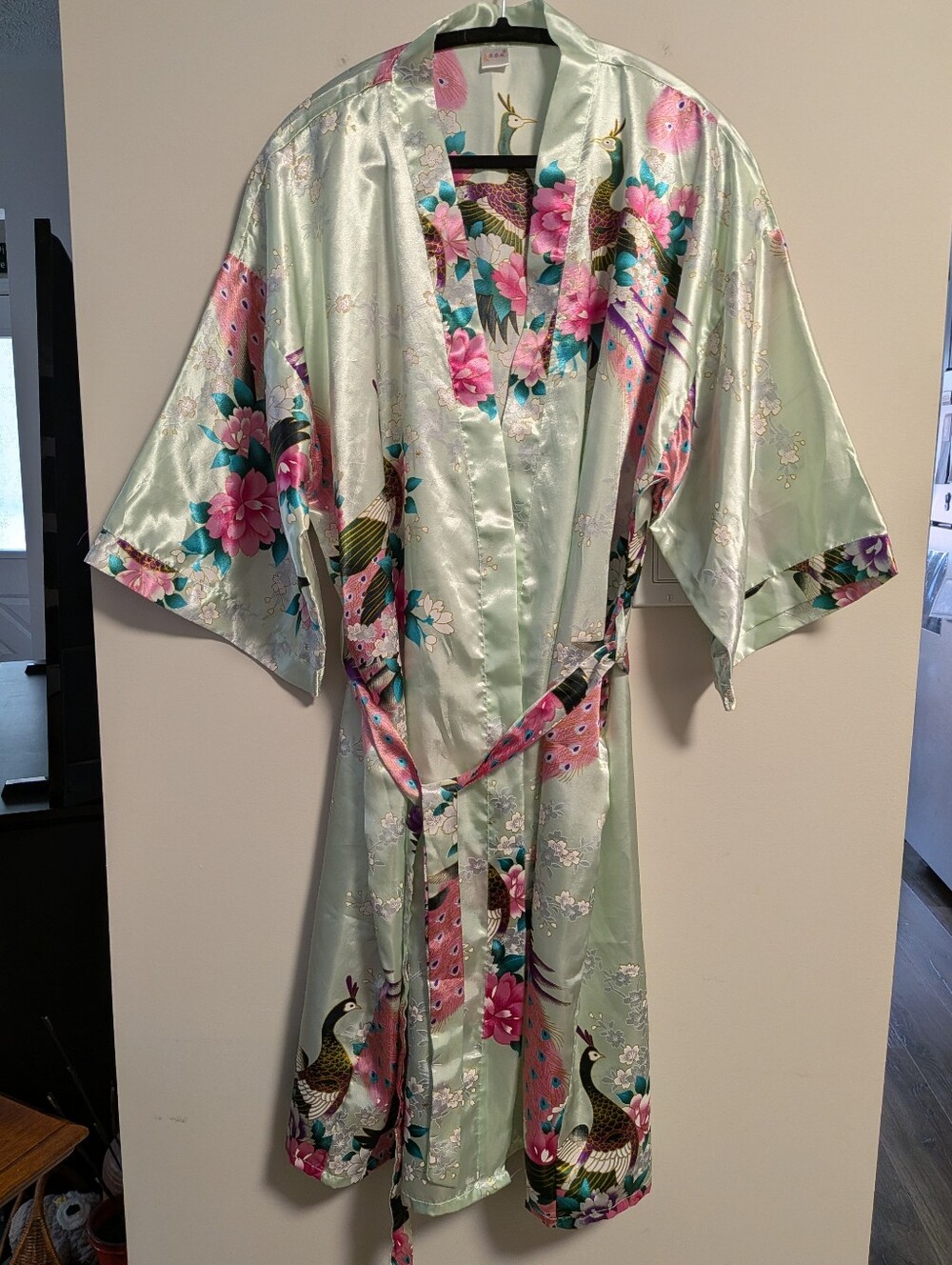 Peacock Kimono Robe. Multiple Colours . Med- XL. EUC. Belted. Satin Feel.